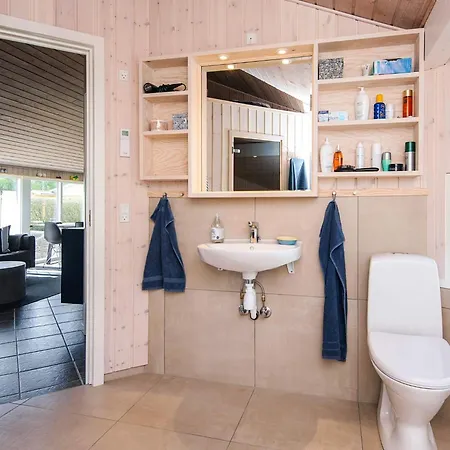 6 Person In Casa de Férias Sjolund